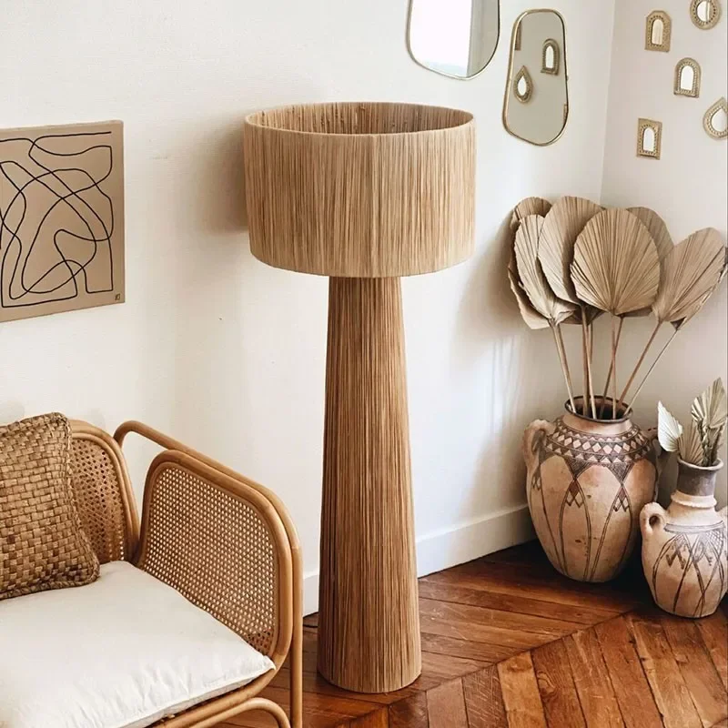 Geflochtene Stehlampe aus Rattan im japanischen Stil – Kansora