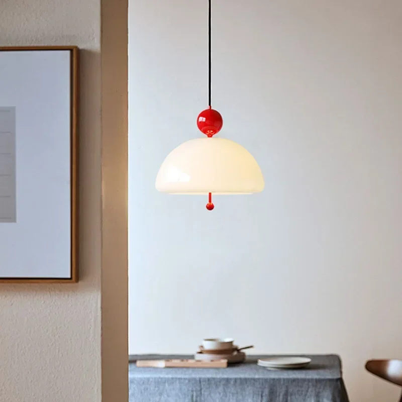 Moderne Hängeleuchte aus cremefarbenem Glas für Schlafzimmer und Arbeitszimmer – Célorion