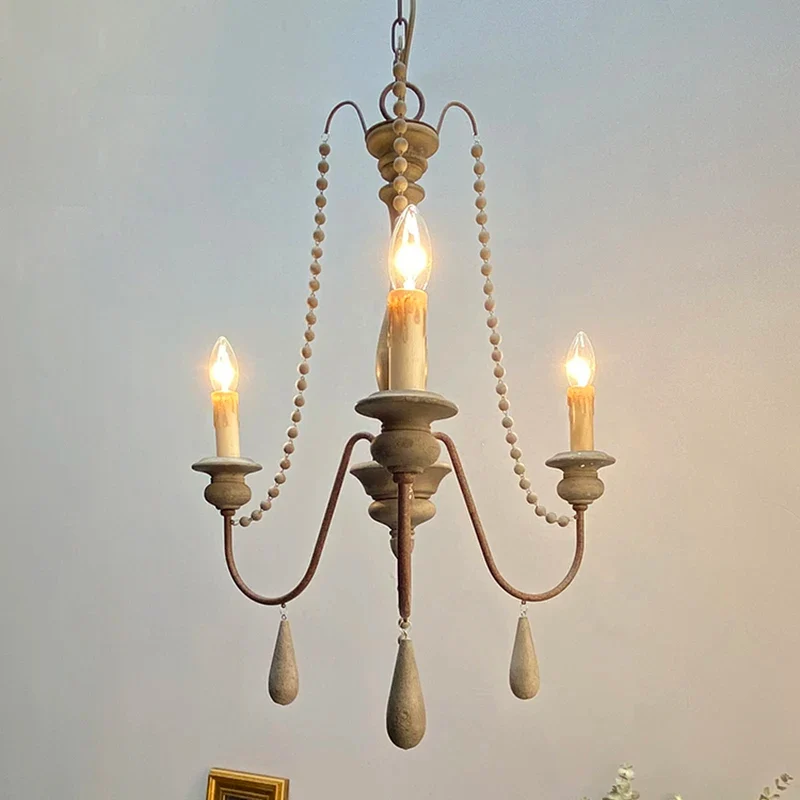 Vintage Kronleuchter aus weißem Holz für Wohnzimmer – Elarisia