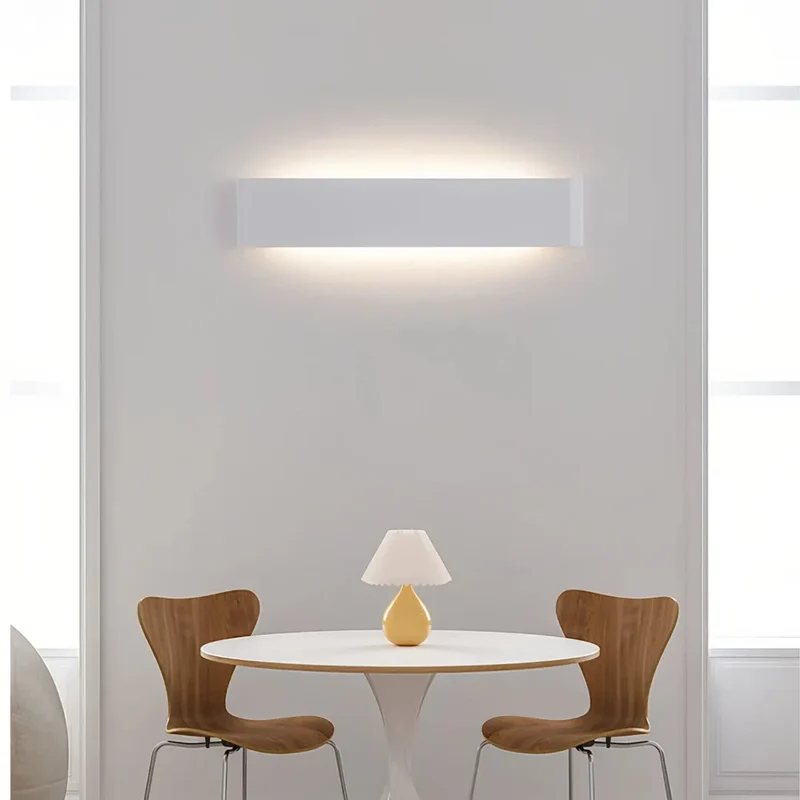 Moderne flache LED-Wandleuchte für das Wohnzimmer