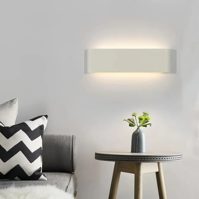 Moderne flache LED-Wandleuchte für das Wohnzimmer