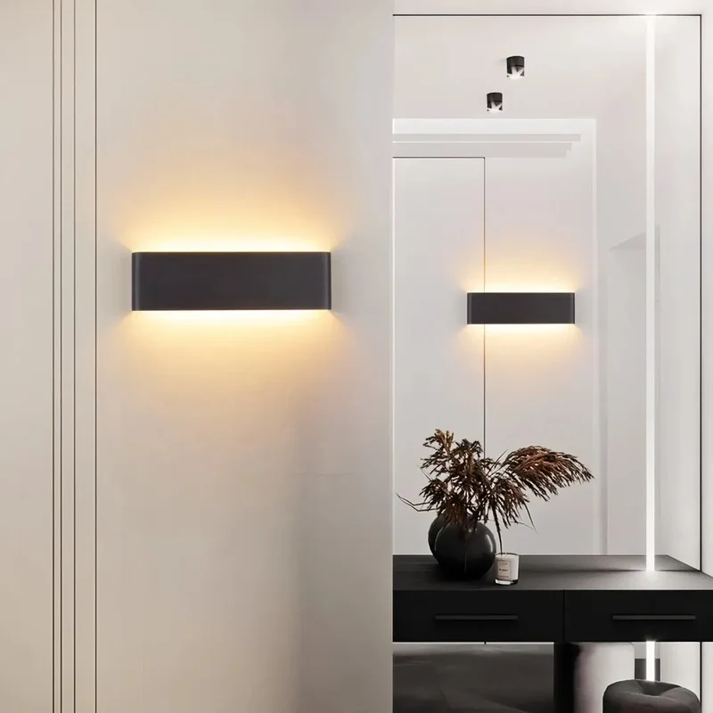 Moderne flache LED-Wandleuchte für das Wohnzimmer