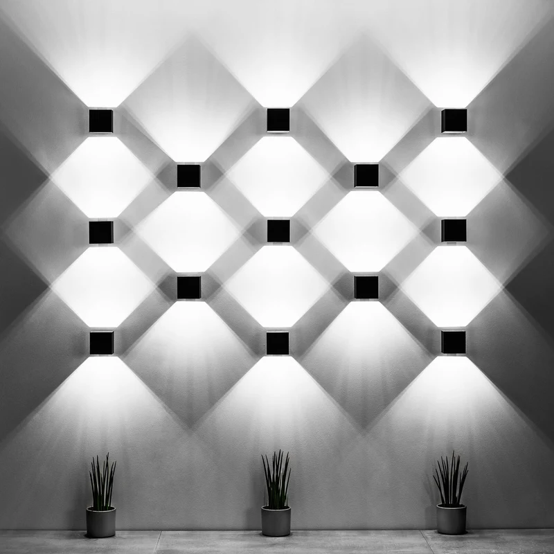 Moderne Wandleuchte aus weißem Aluminium – Ardelio