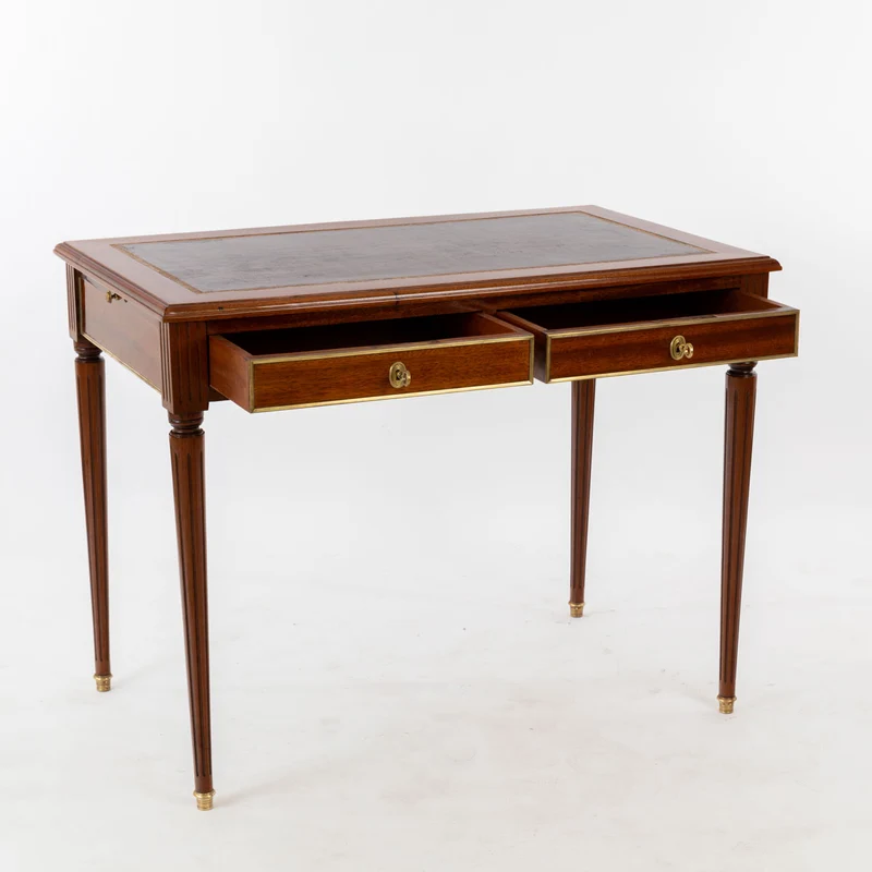 Kleiner Schreibtisch in Louis-Seize Stil