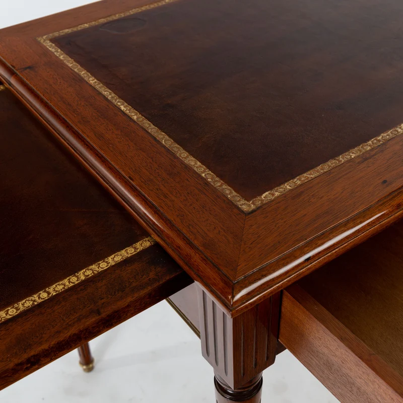 Kleiner Schreibtisch in Louis-Seize Stil