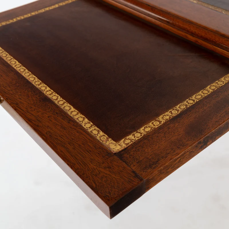 Kleiner Schreibtisch in Louis-Seize Stil