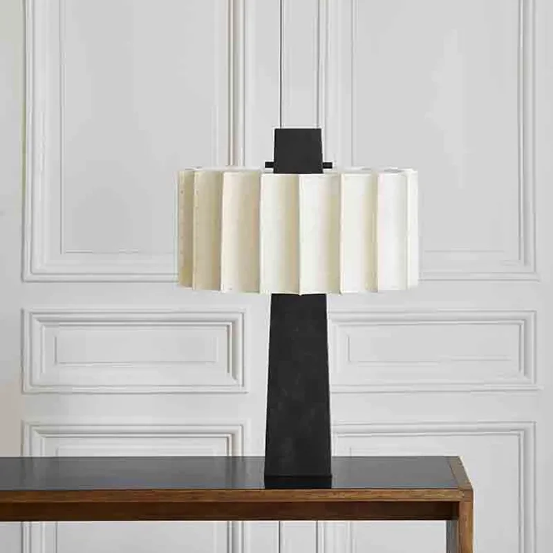 Skandinavische Tischlampe aus Metall – Noctura