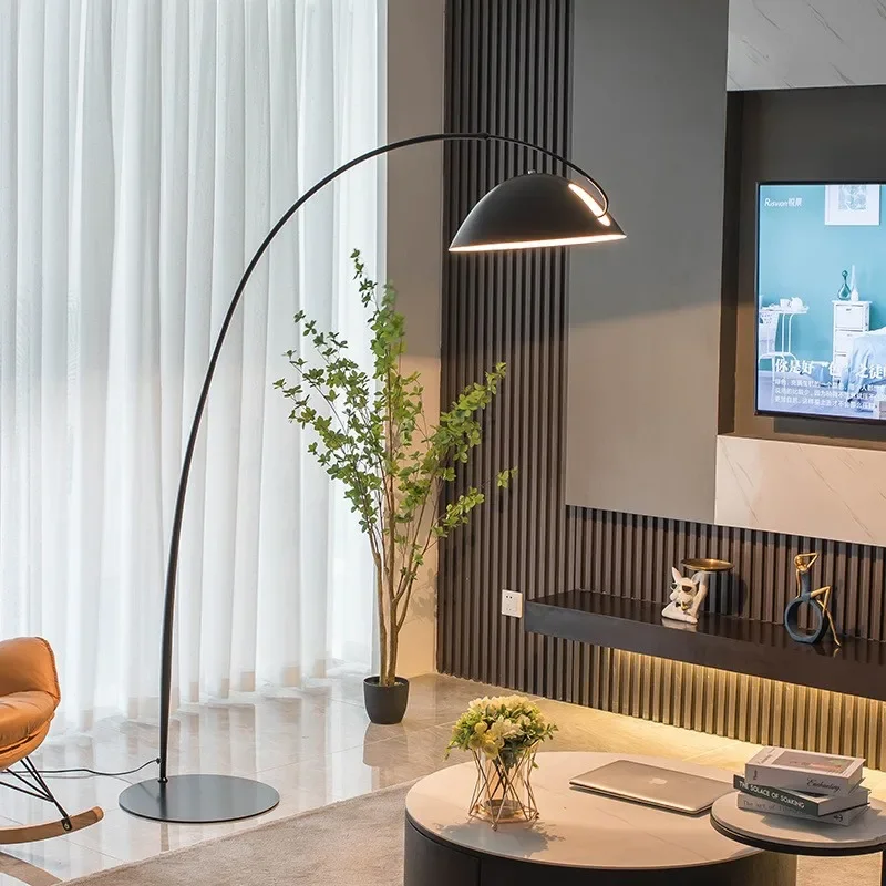 Moderne Stehlampe aus schwarzem Metall für Wohnzimmer – Obsidial