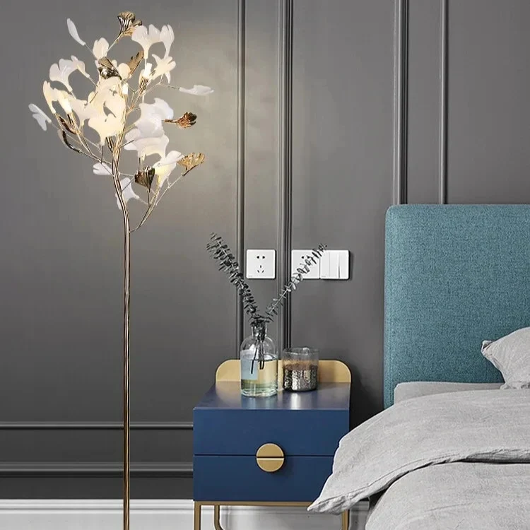 Stehlampe aus Metall im Ginkgo-Stil – Ginkova