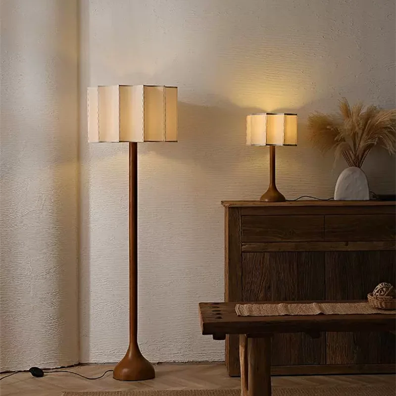 Stehlampe aus Holz im Wabi-Sabi-Stil für Wohnzimmer – Armonique