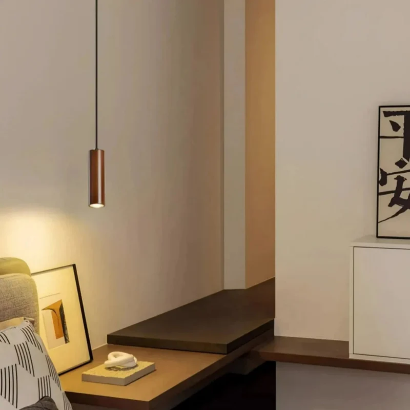 Kleine zylindrische Pendelleuchte aus Holz fürs Esszimmer