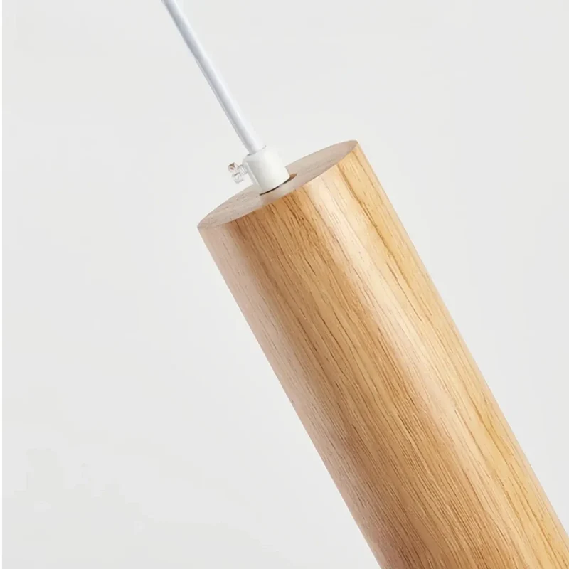 Kleine zylindrische Pendelleuchte aus Holz fürs Esszimmer