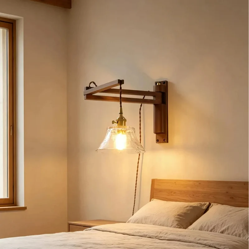 Wandleuchte mit Schwenkarm aus Holz und Keramik im Vintage Stil