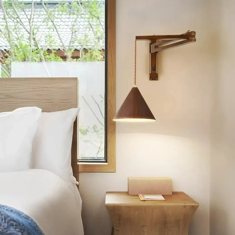 Wandleuchte mit Schwenkarm aus Holz und Keramik im Vintage Stil