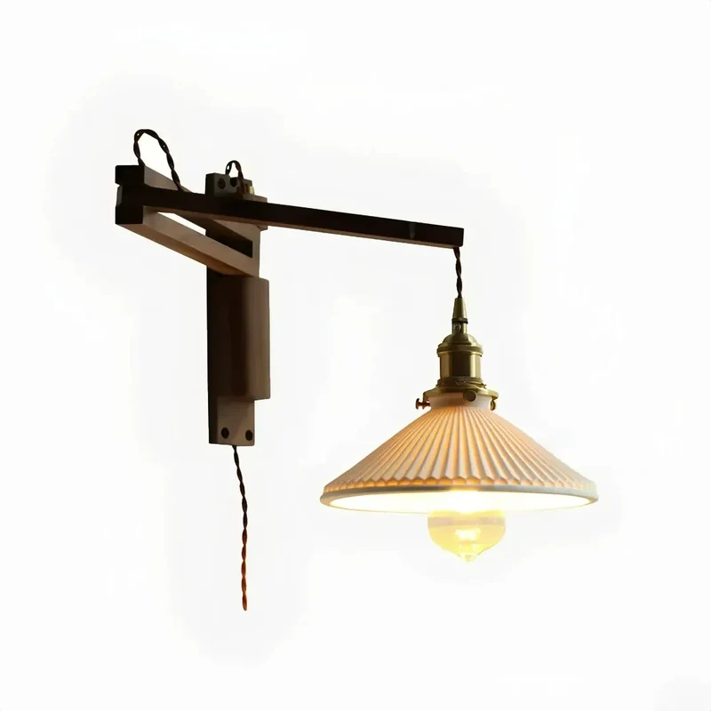 Wandleuchte mit Schwenkarm aus Holz und Keramik im Vintage Stil