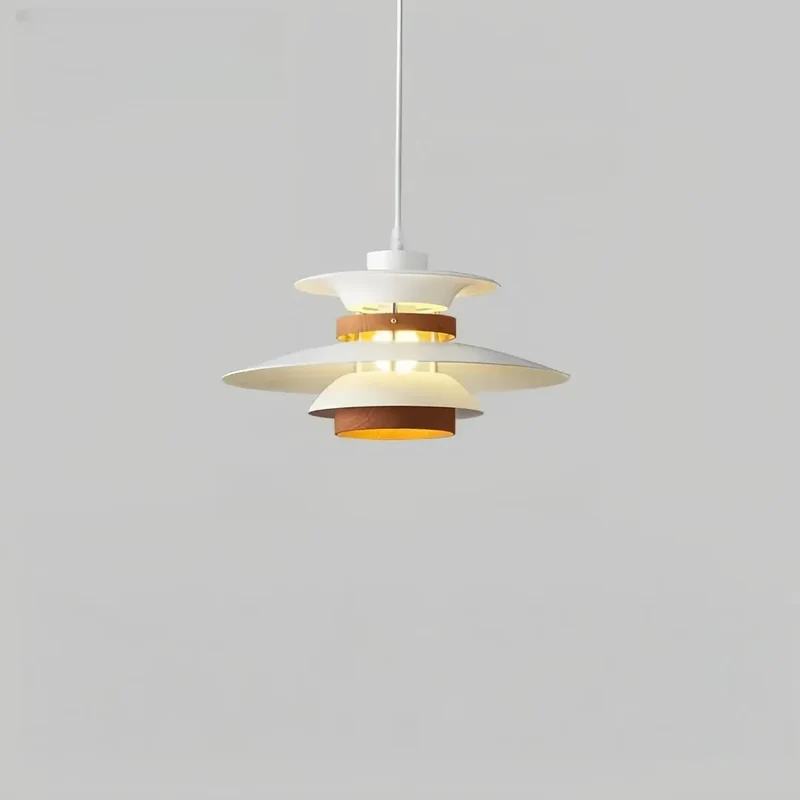 Skandinavische UFO Pendelleuchte aus Metall für das Esszimmer