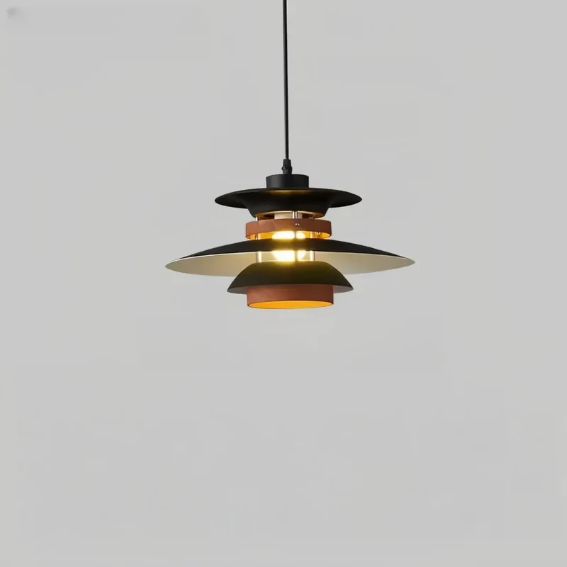 Skandinavische UFO Pendelleuchte aus Metall für das Esszimmer