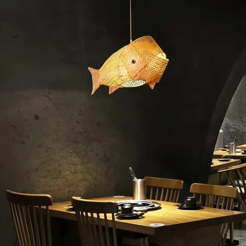 Japandi Rattan-Pendelleuchte im Fisch-Design für das Esszimmer