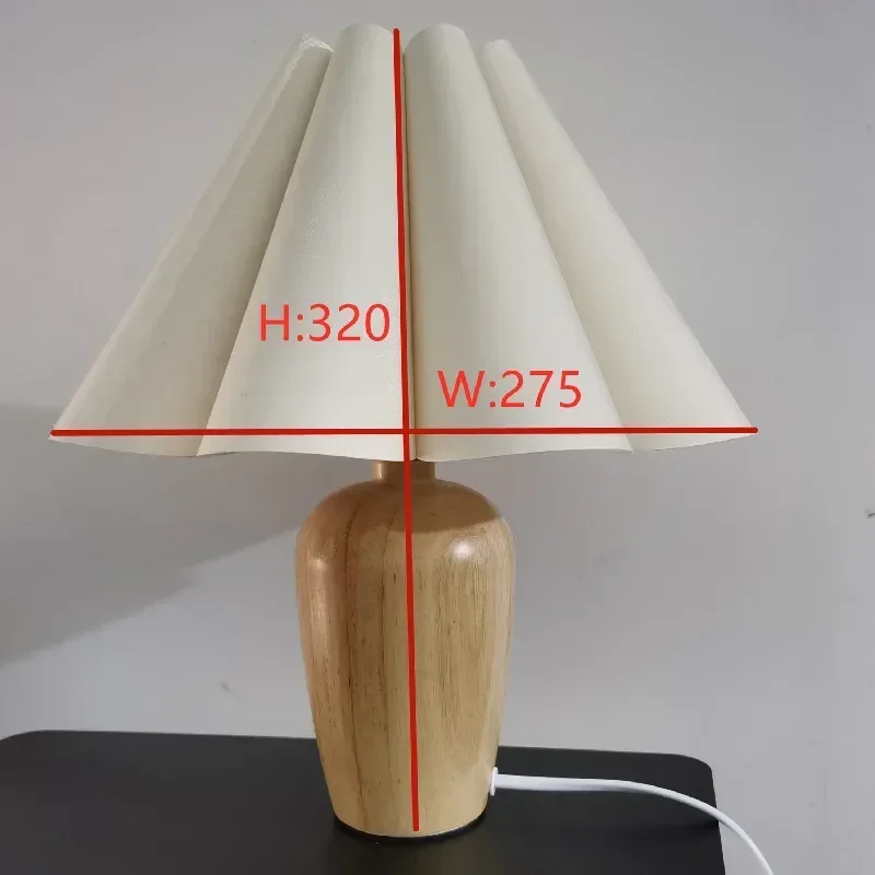 Tischlampe aus Holz mit Lampenschirm – Armonieux