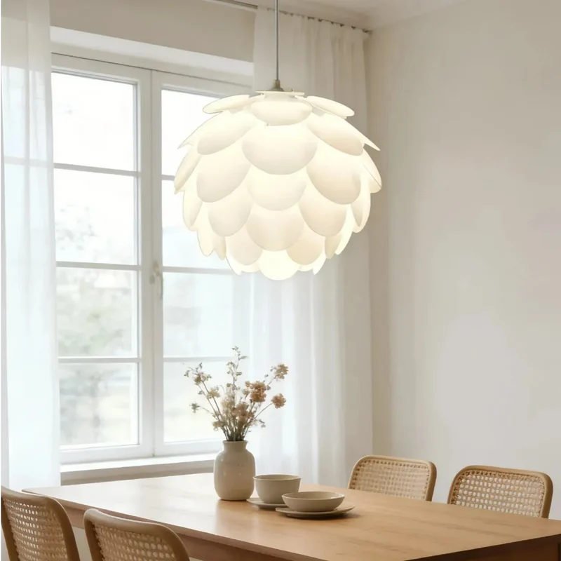 Moderne Hängeleuchte in Weiß im Tannenzapfen-Design für Esszimmer