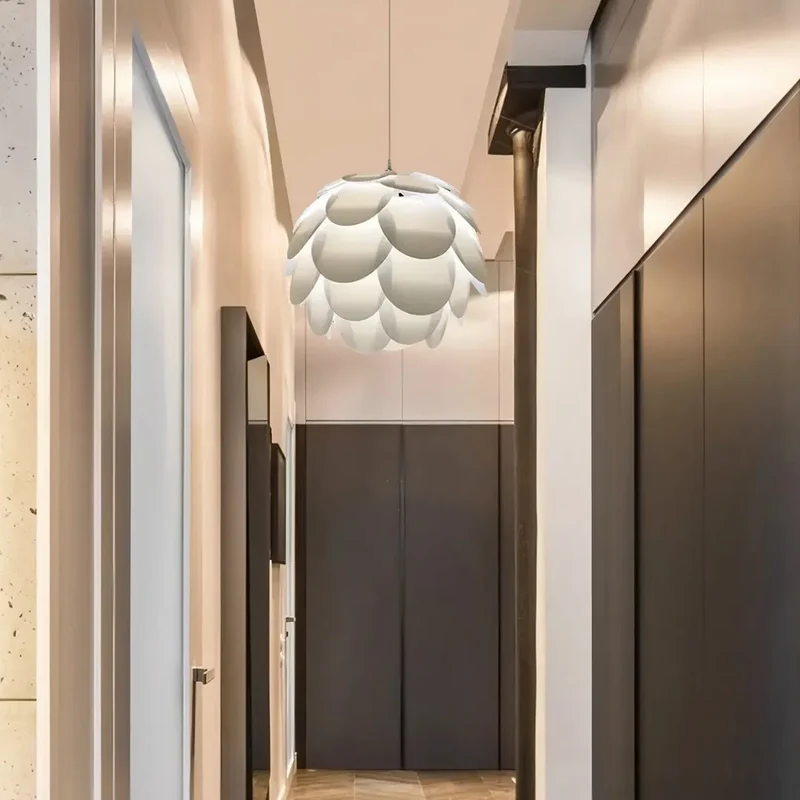 Moderne Hängeleuchte in Weiß im Tannenzapfen-Design für Esszimmer