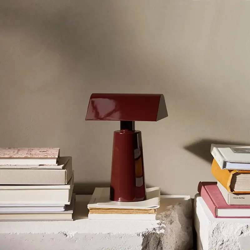 Minimalistische tragbare Tischlampe mit zartem Touch – Alumina