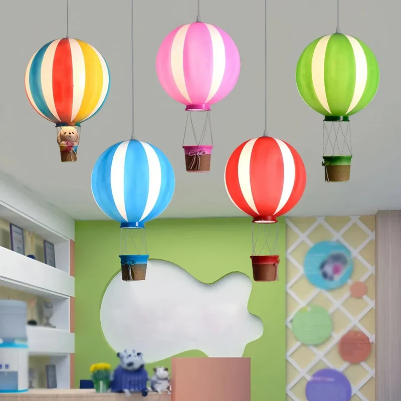 Verspielte Pendelleuchte mit Heißluftballon für das Kinderzimmer