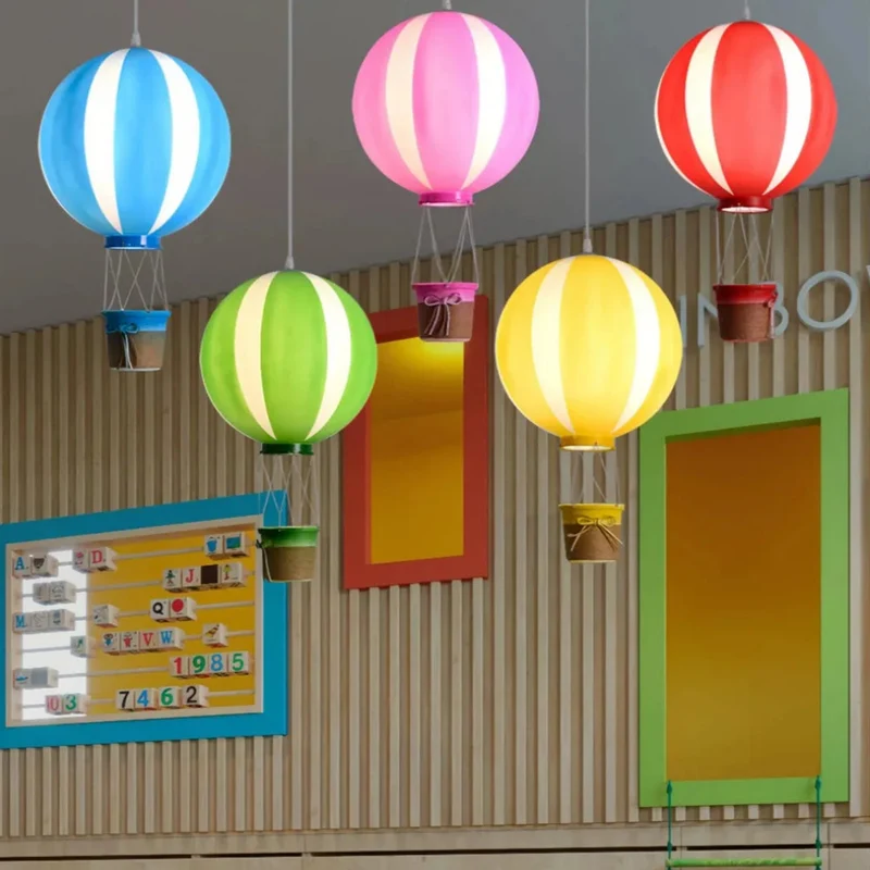 Verspielte Pendelleuchte mit Heißluftballon für das Kinderzimmer