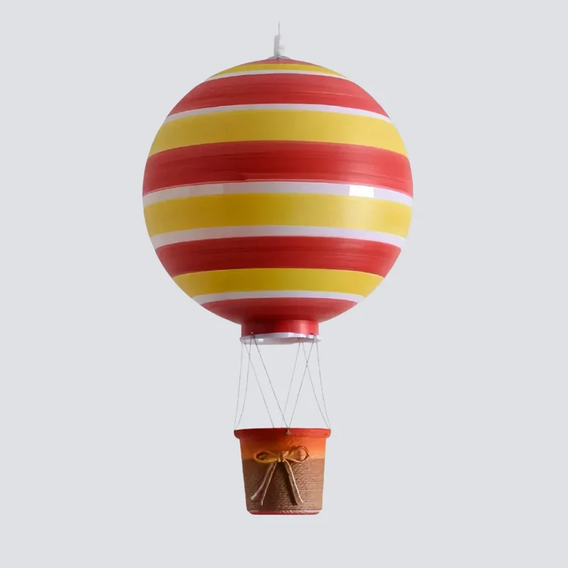 Verspielte Pendelleuchte mit Heißluftballon für das Kinderzimmer