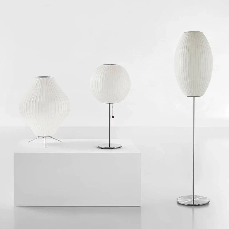 Moderne Stehlampe aus Seide für Wohnzimmer – Sericéa