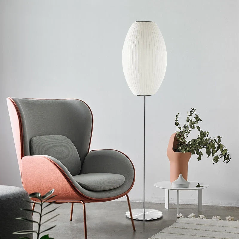 Moderne Stehlampe aus Seide für Wohnzimmer – Sericéa