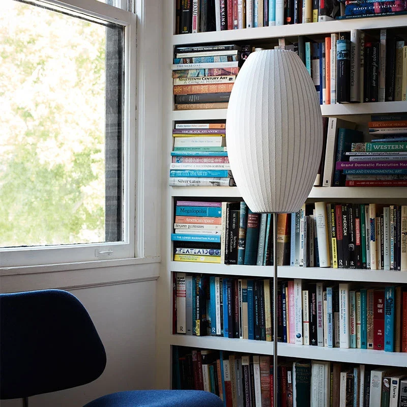 Moderne Stehlampe aus Seide für Wohnzimmer – Sericéa