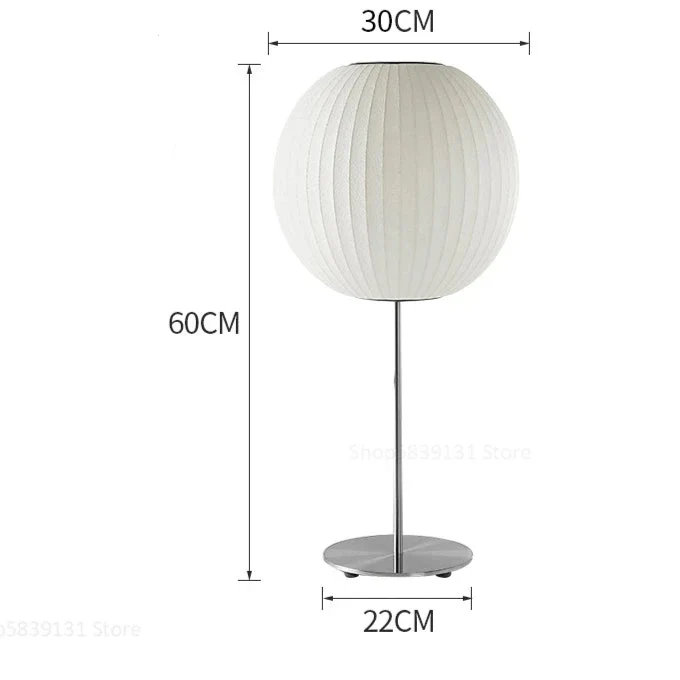 Moderne Stehlampe aus Seide für Wohnzimmer – Sericéa