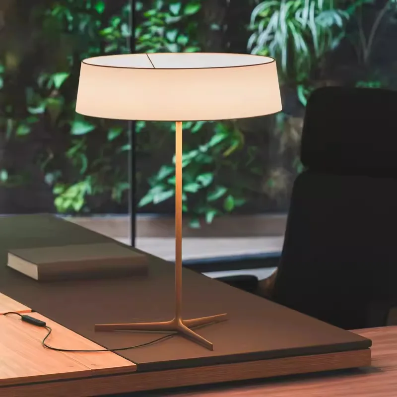 Moderne Stehlampe aus nordischem Stoff für Wohnzimmer – Armoniev
