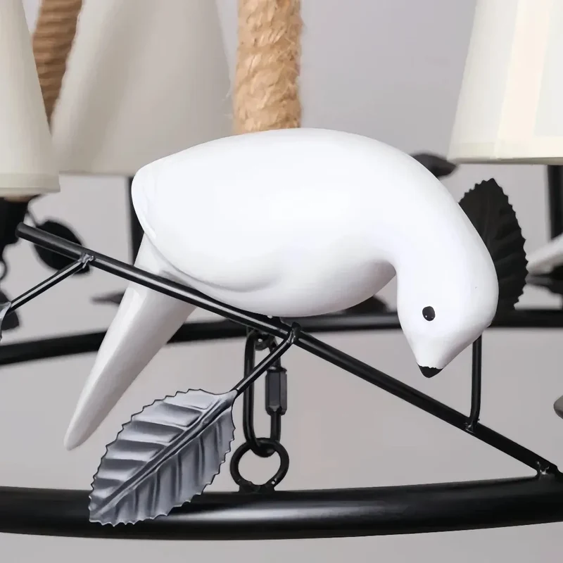 Landhausstil Kronleuchter mit Schirmchen und Vogeldekor fürs Wohnzimmer