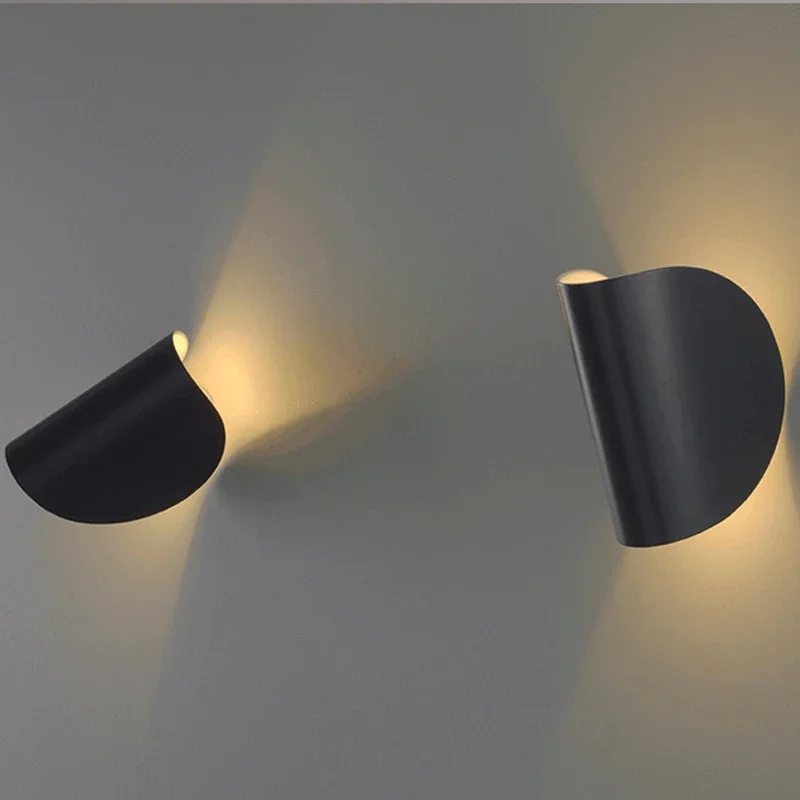 Moderne drehbare Wandleuchte aus Aluminium – Ciral