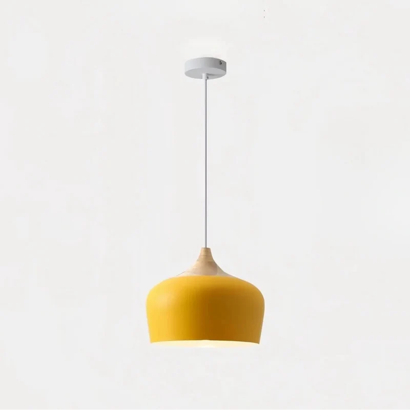 Skandinavische Pendelleuchte aus Holz und Metall für das Esszimmer