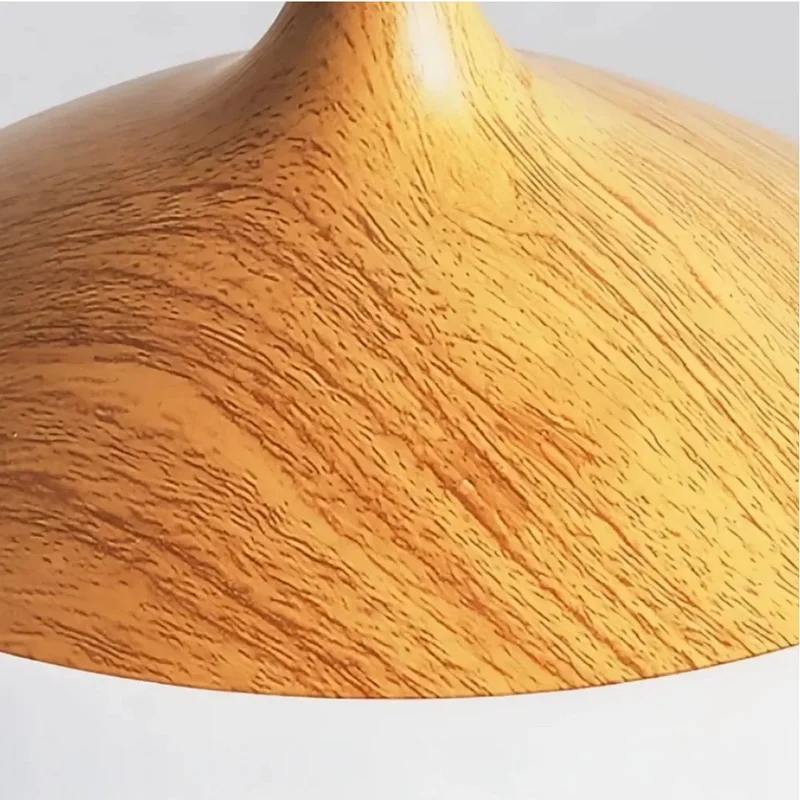 Skandinavische Pendelleuchte aus Holz und Metall für das Esszimmer