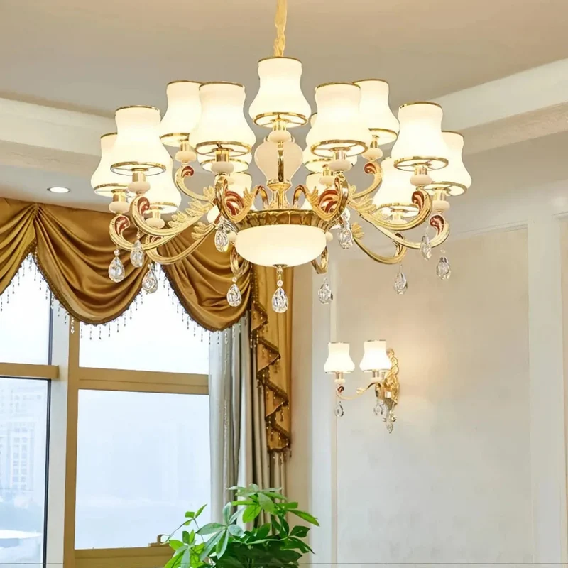 Vintage Kronleuchter in Gold mit Glasschirmen für das Wohnzimmer