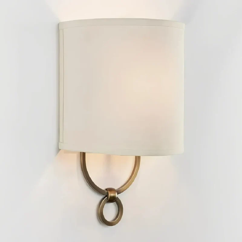 Beige Vintage-Wandleuchte mit Stoffschirm für das Schlafzimmer