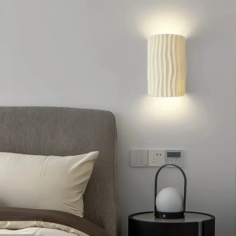 Moderne LED Wandleuchte Up and Down mit Rillendesign für Schlafzimmer