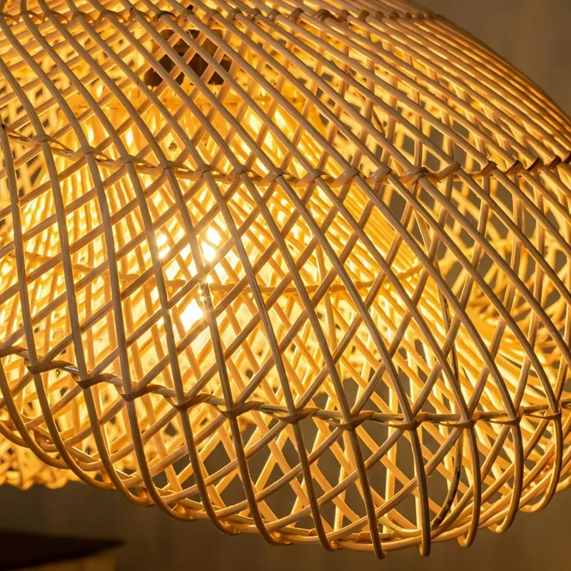 Pendelleuchte aus Rattan im Japandi Stil für Esszimmer