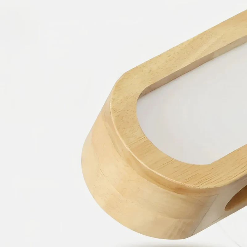 Ovale Wandleuchte aus Eichenholz im skandinavischen Design fürs Schlafzimmer