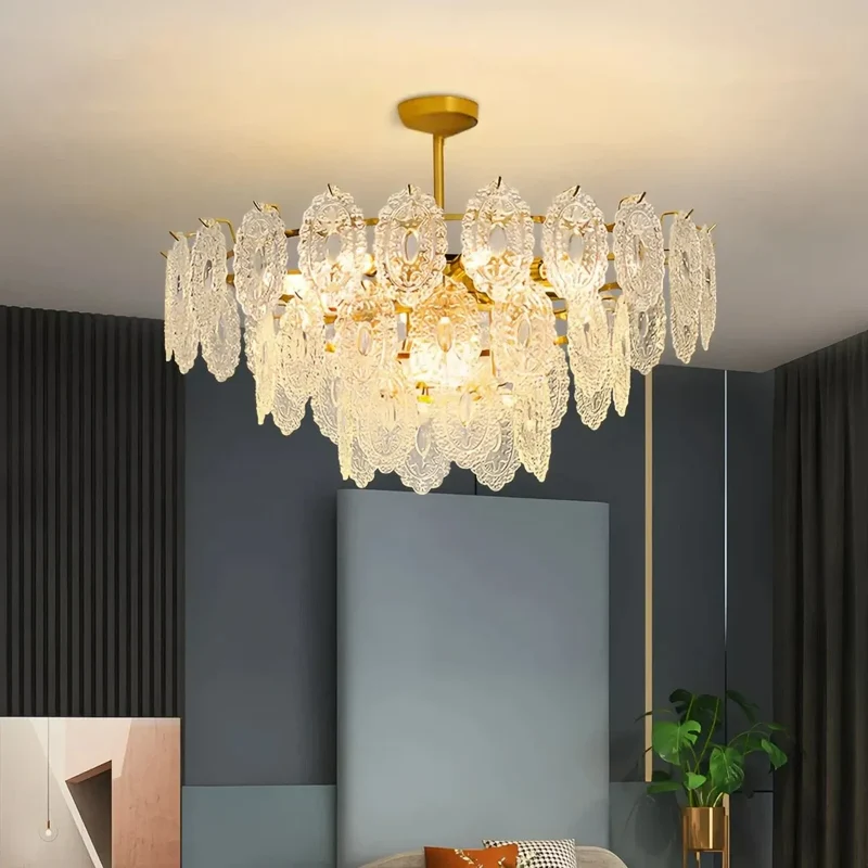 Böhmische Kristallglas Kronleuchter mit verziertem Anhänger für das Wohnzimmer