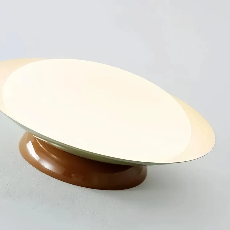 Moderne Deckenleuchte im Schalendesign für den Flur