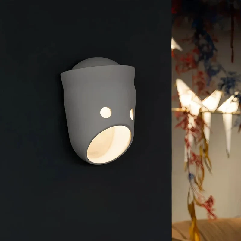 Moderne Design Wandleuchte in Maskenform für Wohnzimmer