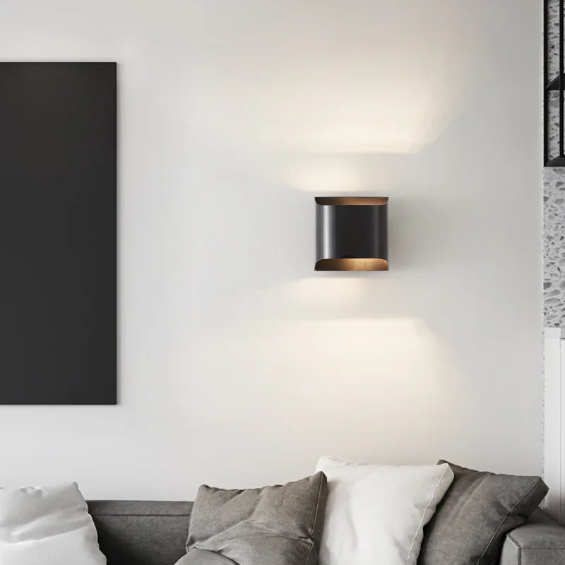 Wandleuchte aus goldenem Messing für Wohnzimmer – Aurélica