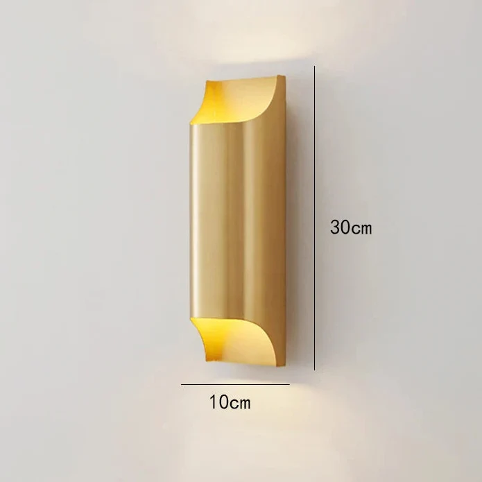 Wandleuchte aus goldenem Messing für Wohnzimmer – Aurélica