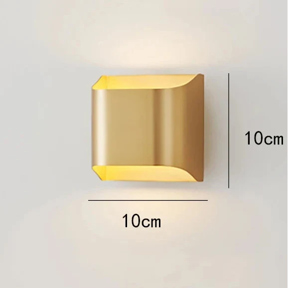 Wandleuchte aus goldenem Messing für Wohnzimmer – Aurélica