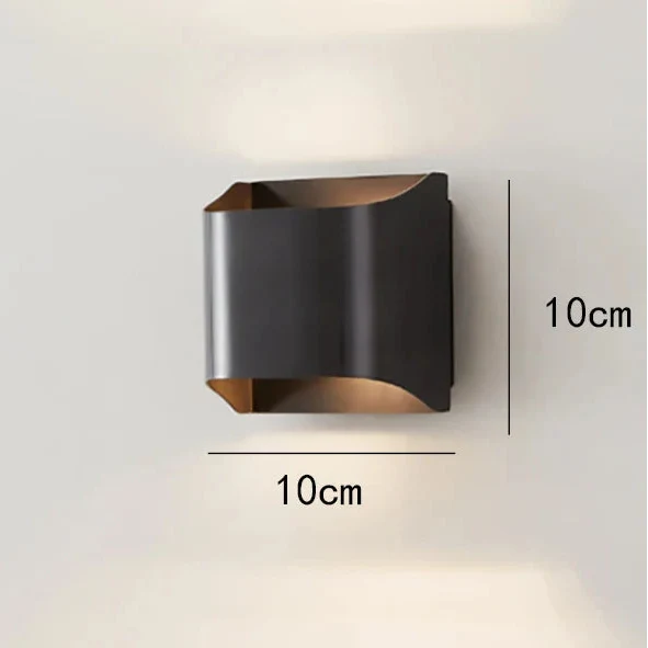 Wandleuchte aus goldenem Messing für Wohnzimmer – Aurélica